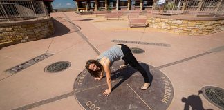 Di Four Corner Monumen, Kamu dapat Berdiri di 4 Negara Bagian