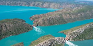 Air Terjun di Australia yang Mengalir Secara Horizontal