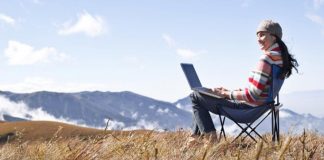 “Traveling selalu membuat kita terdiam karena kagum, lalu mengubah kamu menjadi seorang pendongeng” – Ibn Battuta