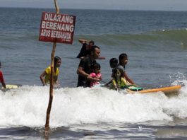 Wisatawan Pangandaran Diminta Patuhi Rambu Pantai