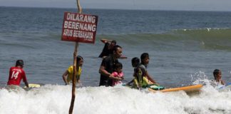 Wisatawan Pangandaran Diminta Patuhi Rambu Pantai