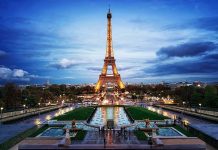 Wisatawan Disarankan Tidak Memotret Menara Eiffel di Malam Hari, Kenapa?