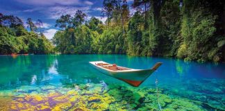 Danau Labuan Cermin, Surga Tersembunyi di Pelosok Kalimantan
