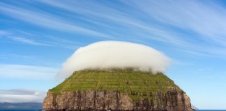 Unik, Pulau Kecil Tak Berpenghuni Ini Selalu ditutupi Awan Tebal