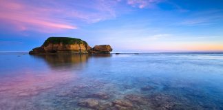 Menikmati Senja Romantis di Pantai Teluk Ekas Lombok