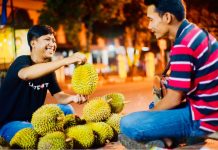 Manisnya Durian Montong, Sensasi Jalan-jalan Malam di Banjar