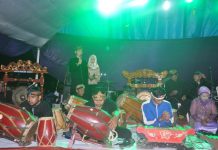 Lengkingan Terompet Silat Sunda Memecah Malam Itu