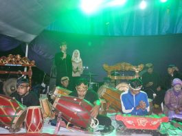 Lengkingan Terompet Silat Sunda Memecah Malam Itu