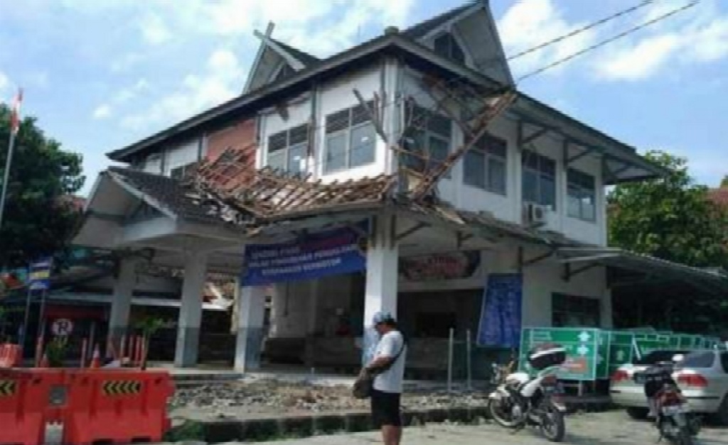 Kantor Dinas Perhubungan Kabupaten Pangandaran yang lama, di kompleks Terminal Pangandaran.